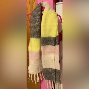 Amazon Essentials color block scarf. NWT. 100% Polyester.